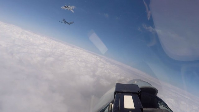 Минобороны показало видео перехвата самолётов США над Балтийским морем