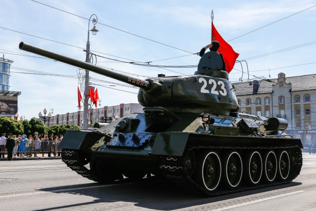 «Парад, салют и онлайн-шествие»: программа празднования Дня Победы в Калининградской области