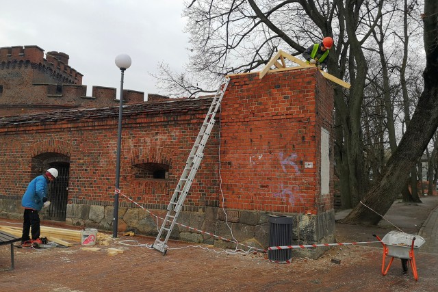 В Калининграде приступили к консервации обрушенной части башни Врангеля