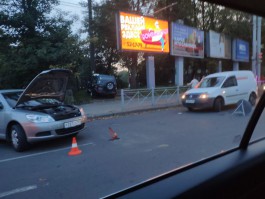 В интернете появилось видео аварии с пятью машинами в центре Калининграда