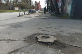 «Провалы на валу»: на ремонт «убитого» тротуара на Литовском выделят около 10 млн рублей (фото)