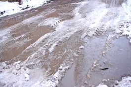 Во время снегопада в Советске велосипедист попал под колёса автомобиля