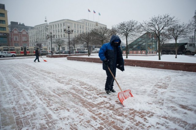 «Внезапно началась зима»: Алиханов рассказал об уборке дорог после первого снега 
