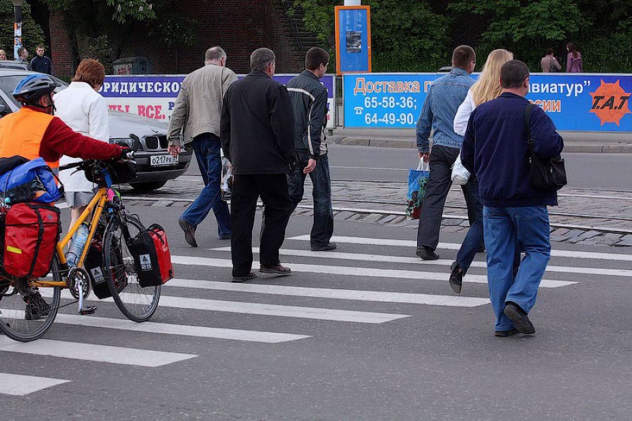 ГИБДД предлагает обязать пешеходов носить светоотражающие браслеты