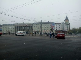 На площади Победы в Калининграде скорая помощь столкнулась с «Хёндаем»