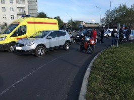 На кольце на улице Гайдара в Калининграде мужчина упал с мотоцикла «Харли-Дэвидсон»