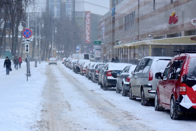 Автомобилисты жалуются на неочищенные от снега дороги в Калининграде