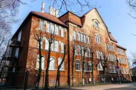 На ремонт фасада и спортзала исторической школы на улице Новикова выделили 26 млн рублей