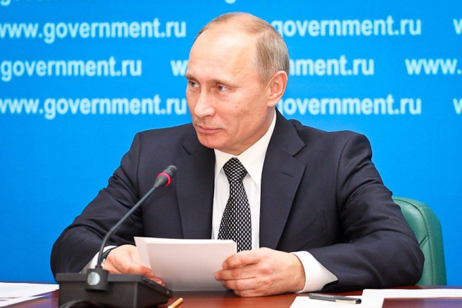 Путин о санкциях: Мы должны пока воздержаться от ответных шагов