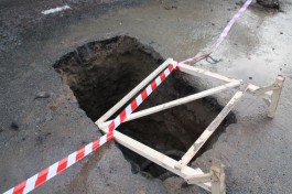 Дыру на улице Черняховского раскопал «Водоканал» для проведения аварийных работ