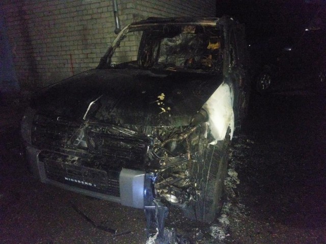 Ночью в Калининграде сгорел внедорожник «Митсубиси»