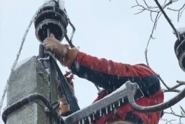 Из-за аварий после ледяного дождя без света остались более семи тысяч жителей Калининградской области