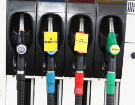 В правительстве РФ исключили рост цен на бензин до 100 рублей 