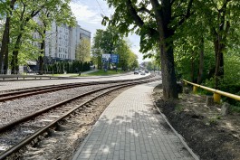 В Калининграде завершают ремонт тротуара вдоль трамвайных путей в районе Бассейной (фото)