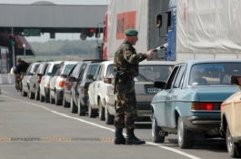 На границе в Чернышевском скопилось около ста грузовых автомобилей