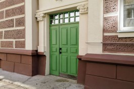«Уникальная старина»: какие двери украшают довоенные дома Калининграда (фото)