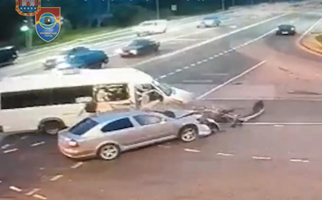 УМВД: В ДТП с маршруткой на Южном обходе пострадали пять человек (видео)