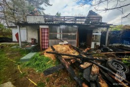 Пожарные спасли из огня более ста кроликов в Светловском округе (фото)