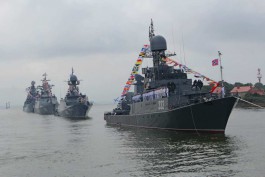 Корабли Балтфлота выстроились в парадный строй ко Дню ВМФ