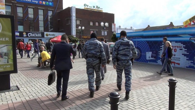 Полиция проверила мигрантов в торговых центрах, ресторанах и барах Калининграда