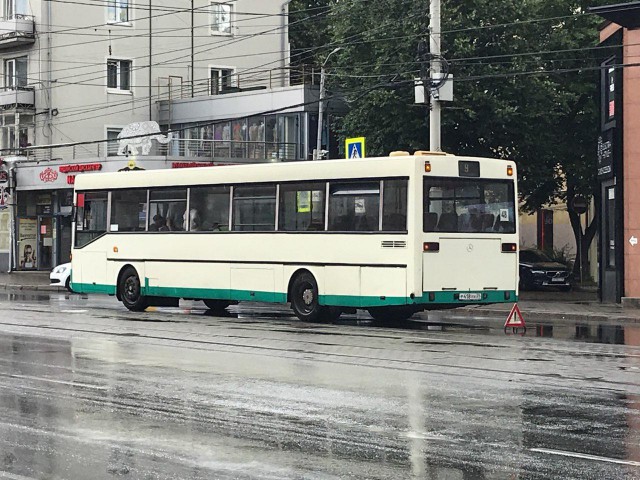 Женщина получила травмы при падении в автобусе в центре Калининграда