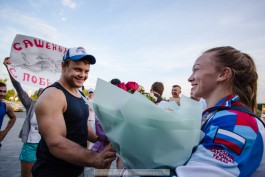 Александру Андрееву поздравляет чемпион России среди студентов Андрей Пурихов
