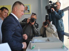 Евгений Зиничев проголосовал в Калининграде (фото)