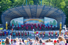 «Открыли лето»: в Центральном парке Калининграда отметили День защиты детей (фото)