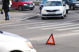На проспекте Мира в Калининграде «Хонда» врезалась в «Мерседес»: образовалась пробка