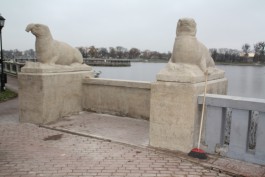 На Верхнем озере отреставрировали скульптурную группу «Морские звери»
