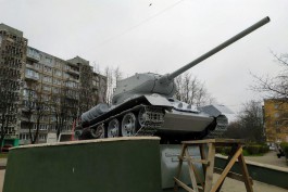 «Побелили танк»: на улице Соммера в Калининграде реставрируют Т-34 (фото)