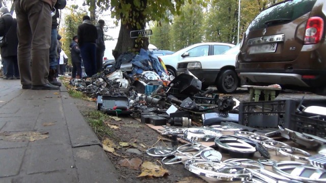 Полиция оштрафовала торговцев мини-рынка возле башни Врангеля (фото)