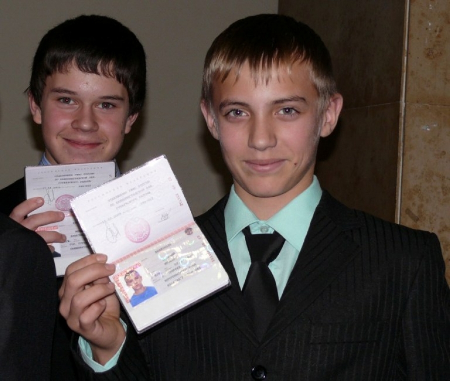42 юных калининградца получили паспорта (фото)