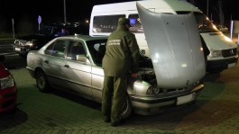 За сутки на российско-польской границе конфисковали три подозрительных автомобиля (фото)