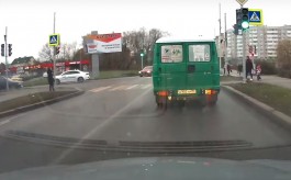 Водители жалуются на пробки из-за нового светофора на улице Горького в Калининграде