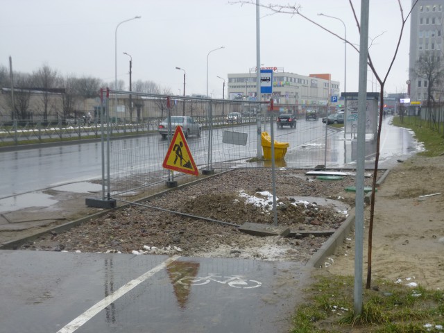 Кто восстановит тротуар на перекрёстке Челнокова ― Гайдара?