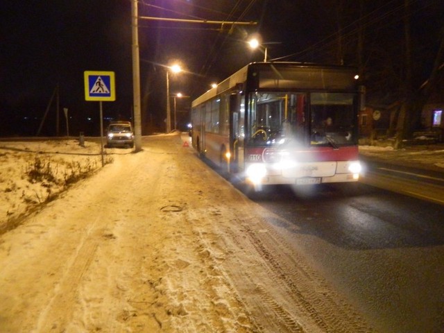 В Калининграде пассажирский автобус сбил девушку на пешеходном переходе