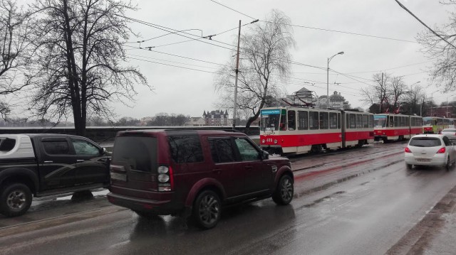 Из-за ДТП на улице Черняховского в Калининграде встали трамваи  (фото)