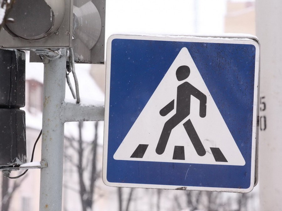 В Калининграде дорожные знаки и светофоры выделят светодиодными полосками