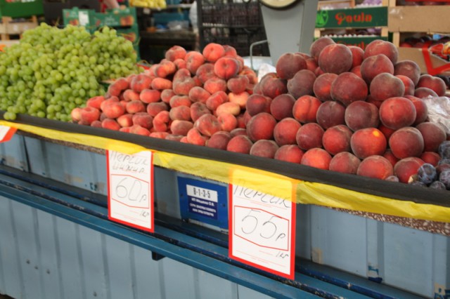 Депутат: В Калининграде продают инжирные персики из Белоруссии по 195 рублей