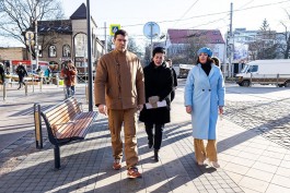 «И в снег, и в дождь»: Алиханов раскритиковал качество дорожного ремонта в Калининграде 