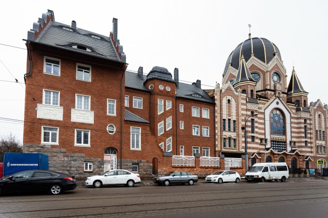 «Ищут соинвестора»: в Калининграде приостановили строительство общинного центра за синагогой
