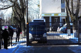 Силовики оцепили офисное здание на улице Горького в Калининграде