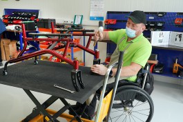 Под Калининградом открыли первую в России фабрику по производству инвалидных колясок с электроприводом