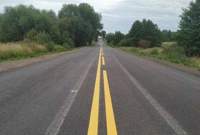 На двух дорогах Калининградской области нанесли экспериментальную жёлтую разметку