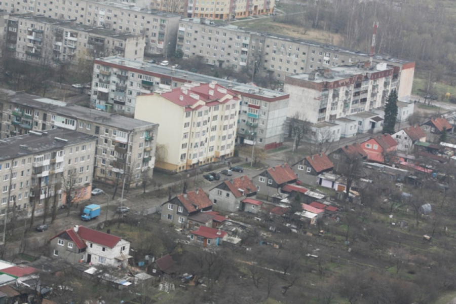 Грязно-белый, светло-серый…