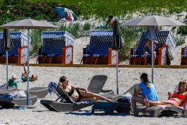 Власти Зеленоградска удвоят количество лежаков и беседок на западном пляже