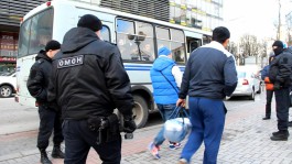Полиция задержала на Центральном рынке Калининграда восемь мигрантов-нарушителей (фото)