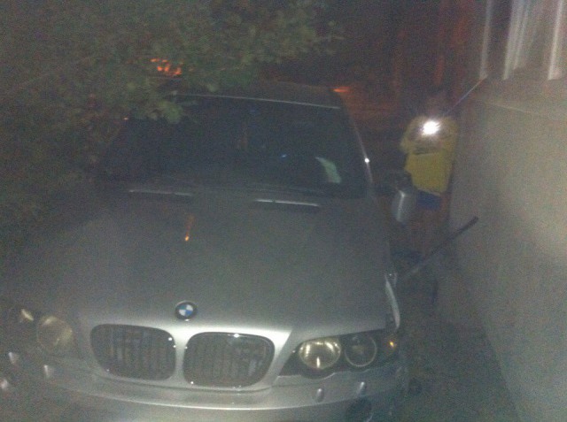 В Прибрежном BMW X5 врезался в дом (фото) (фото)