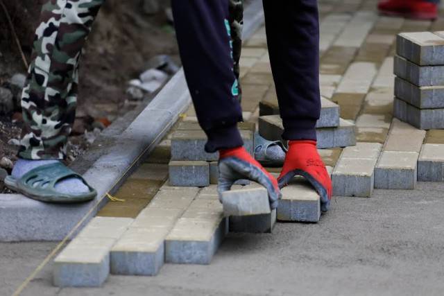 На обустройство тротуаров на двух улицах в Калининграде выделили 25,8 млн рублей